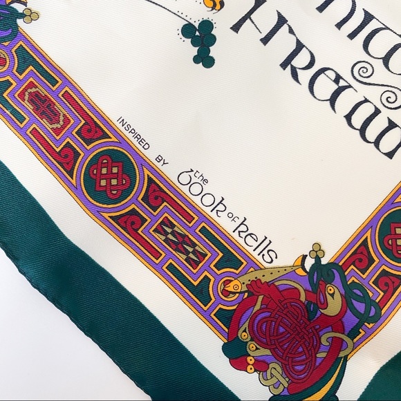 Book of Kells Scarf - Picture 6 of 8